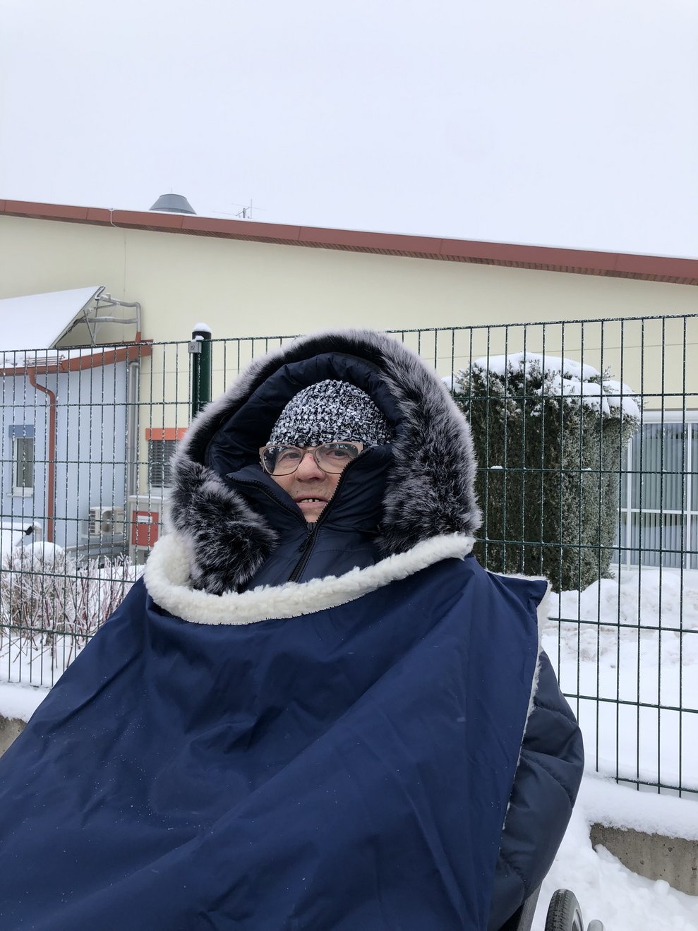 warm angezogen durch die Winterlandschaft