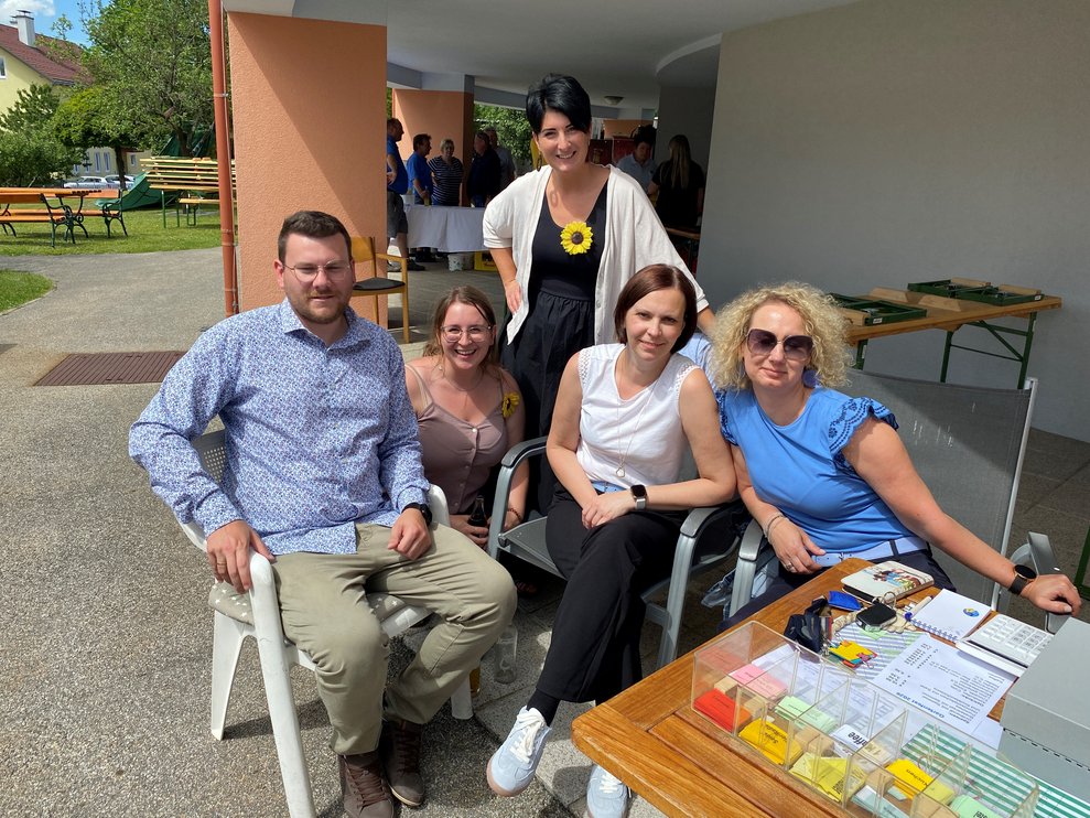 Mitabeiter aus der Verwaltung, Philipp, Britta und Melanie, Ergotherapeutin Andrea und Managerin fürs Ehrenamt Julia