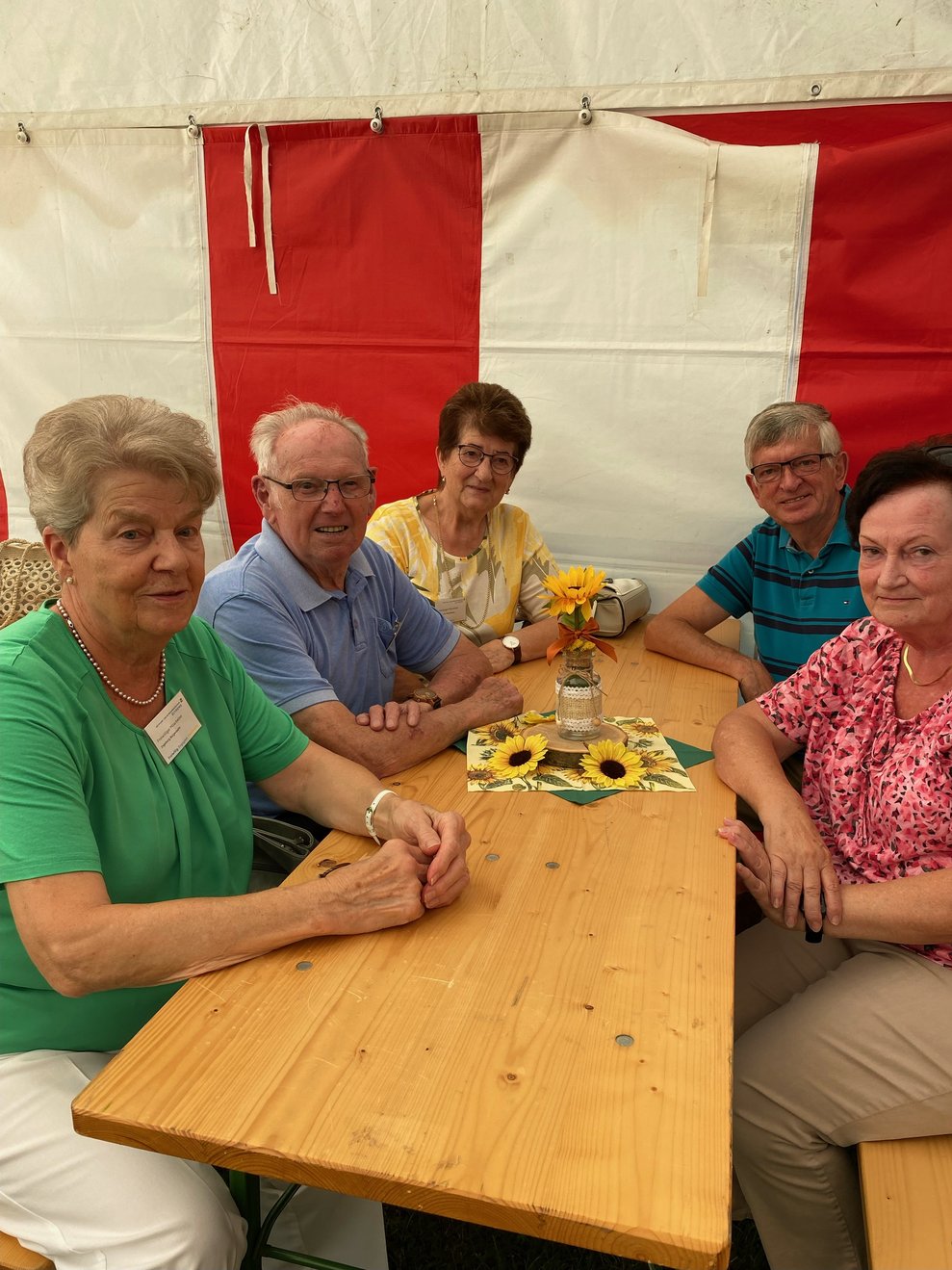 einige unserer Freiwilligen Mitarbeiterinnen