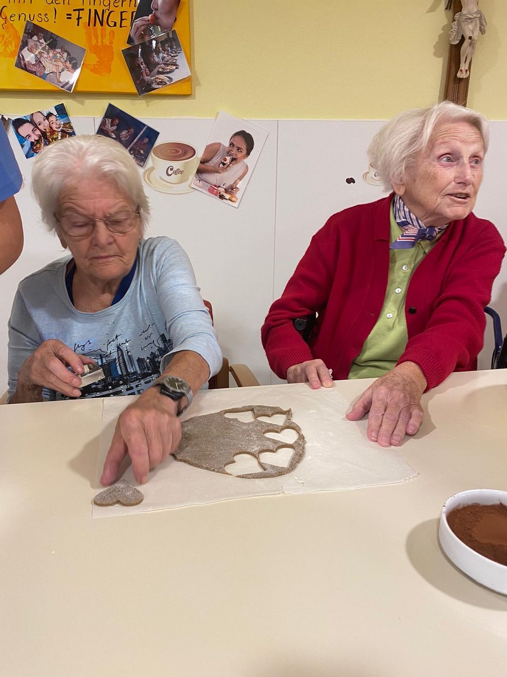 der Lebkuchen wird ausgestochen