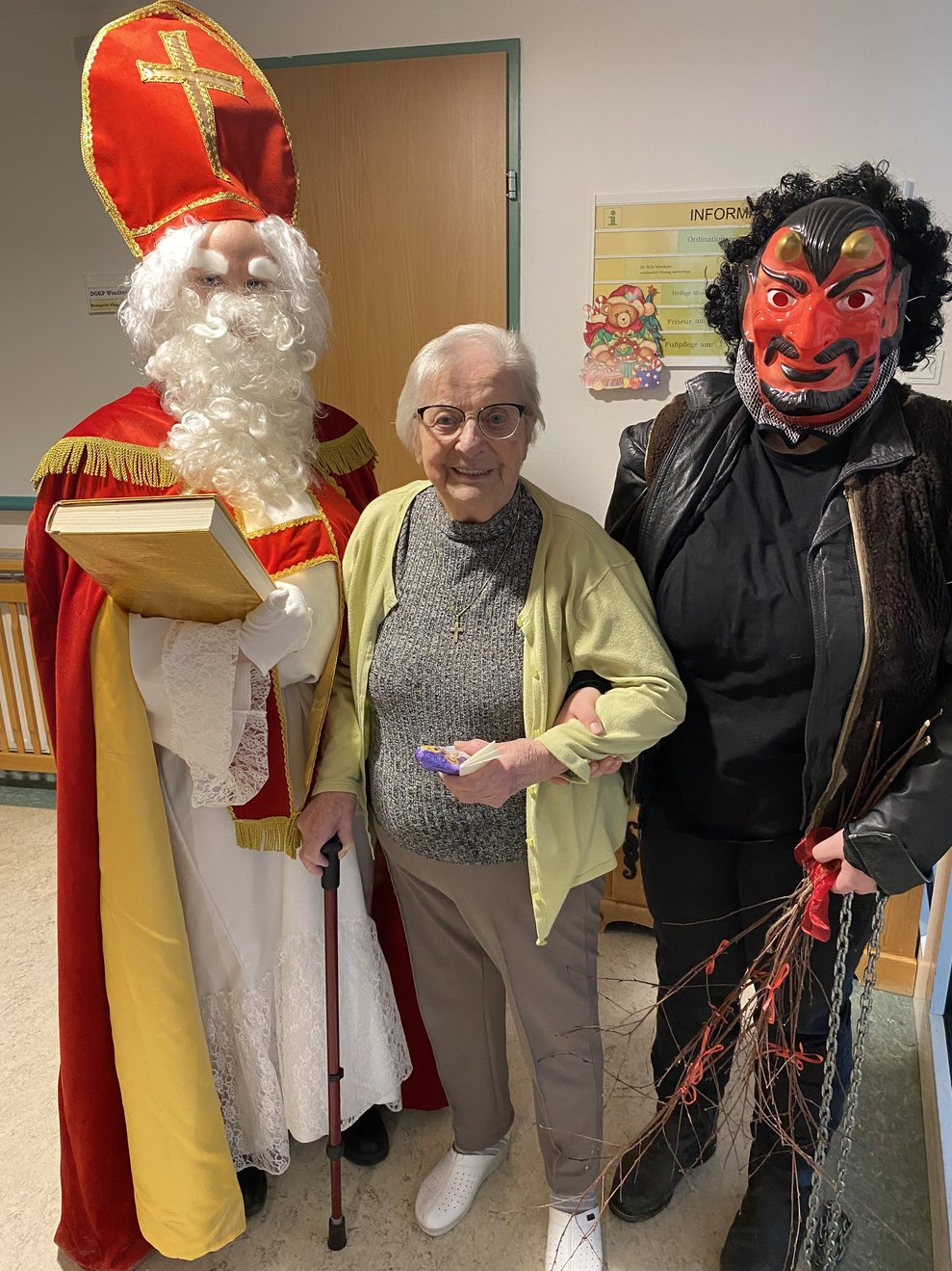 Nikolaus und Krampus im Haus