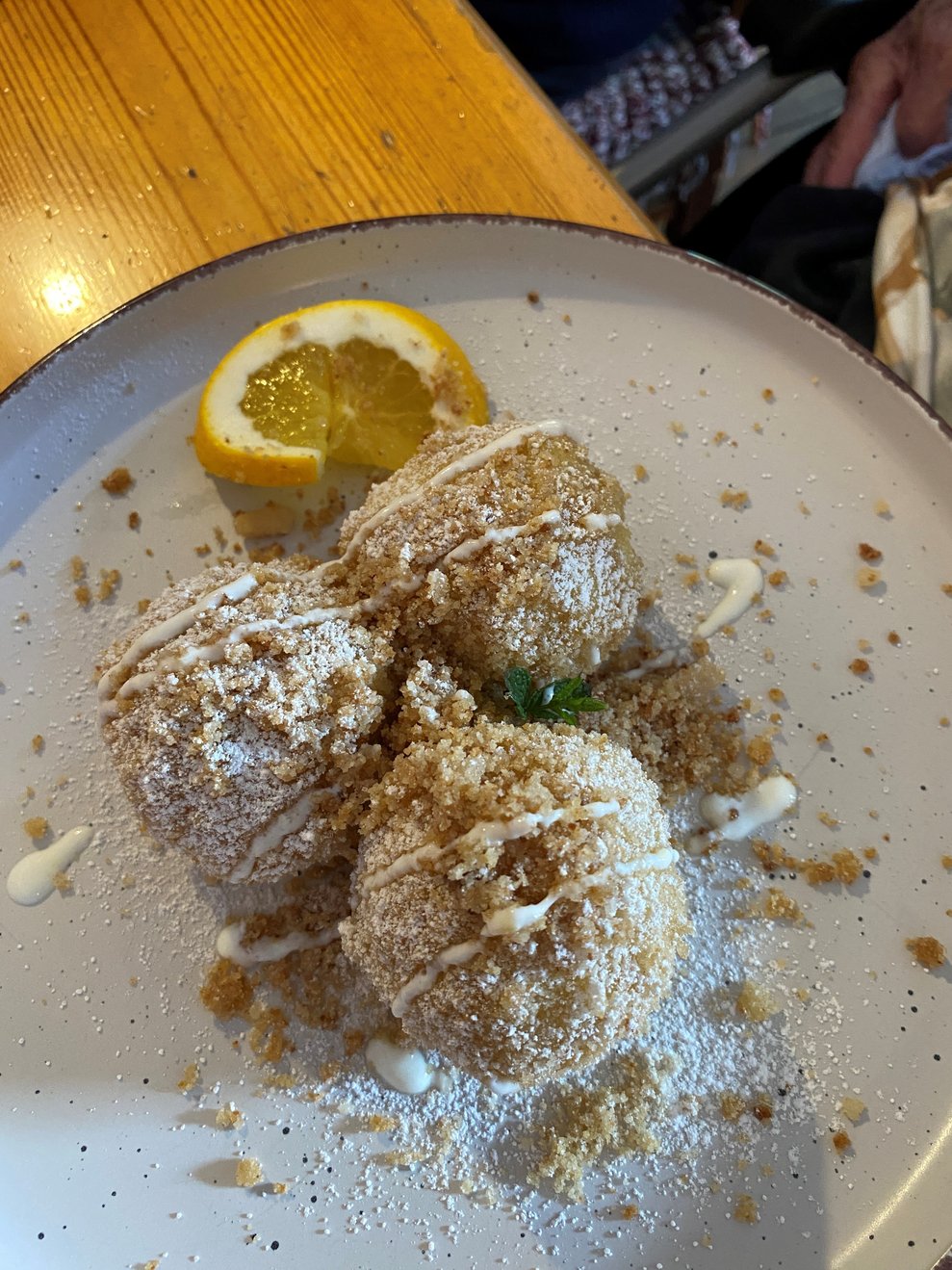 Mittagsteller mit Marillenknödel