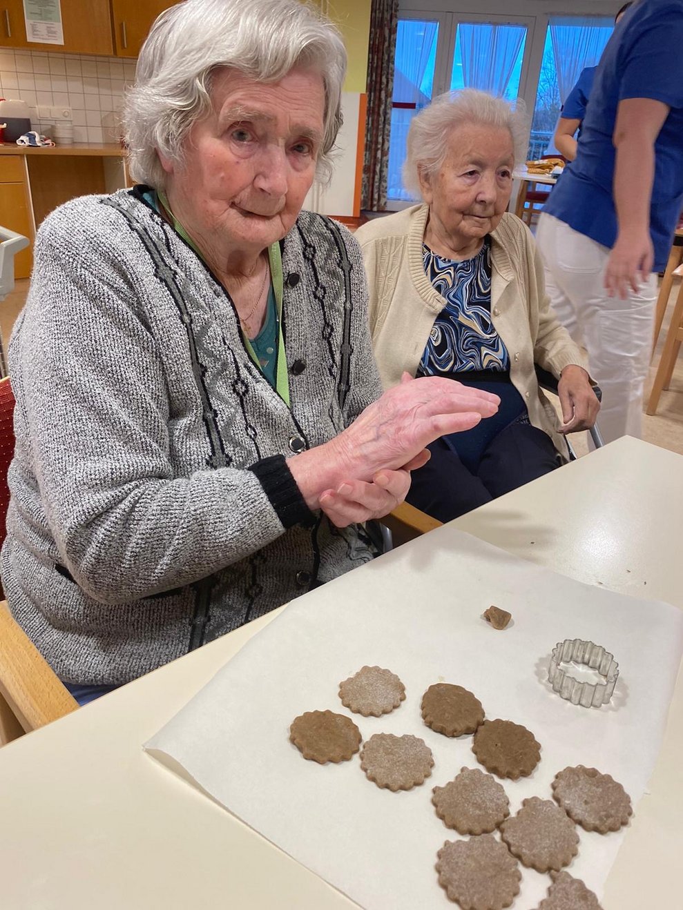 der Lebkuchen wird ausgestochen