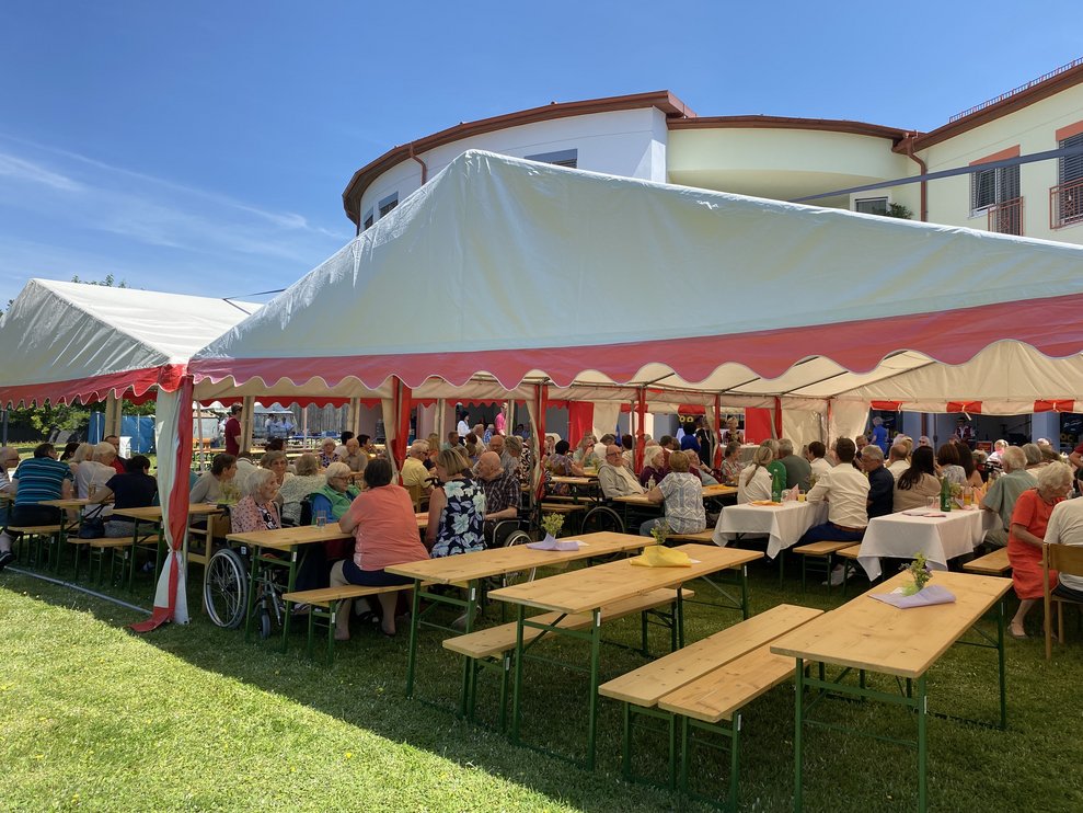 das Wetter passt perfekt für ein Gartenfest