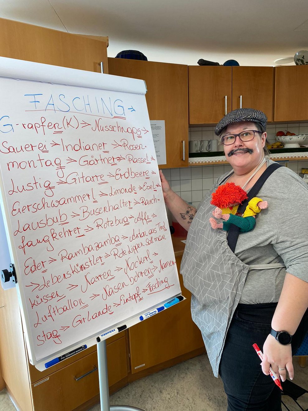 Meister Eder mit seinem Pumuckel