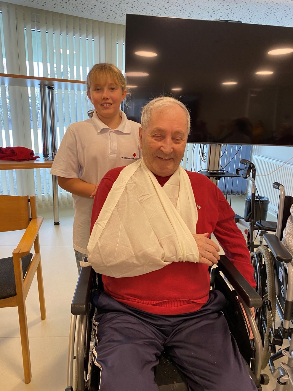 Dreiecks Tuch wird angelegt