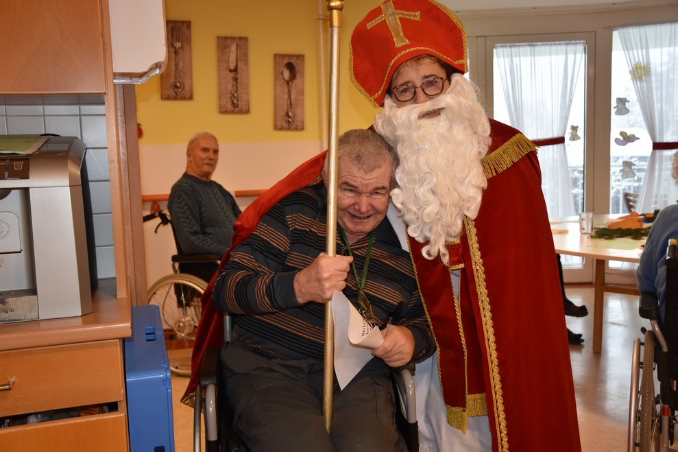 Nikolaus besucht jeden Bewohner