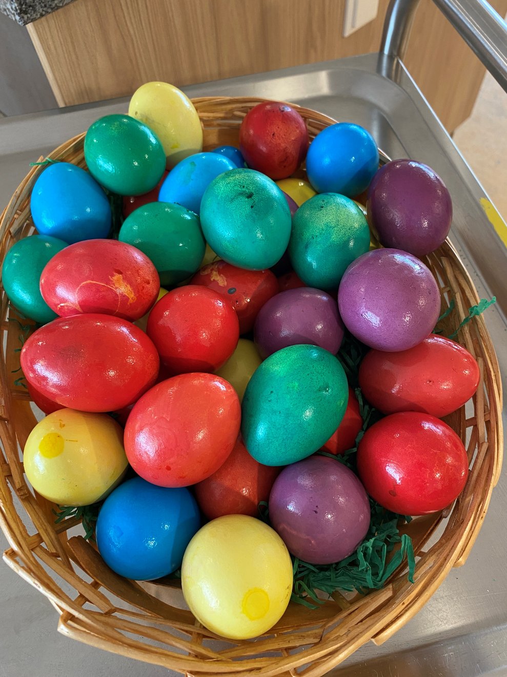 eine bunte Vielfalt von Ostereiern