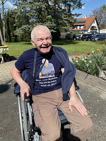 Hr. Lutzer freut sich über das schöne Wetter sehr