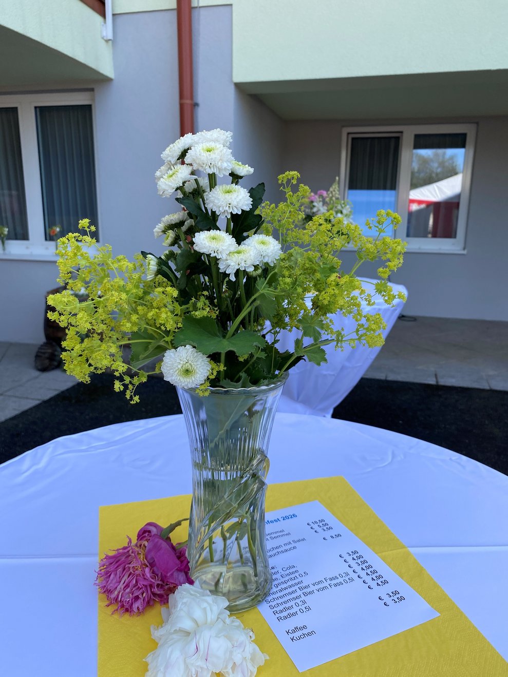 Blumenschmuck beim Fest