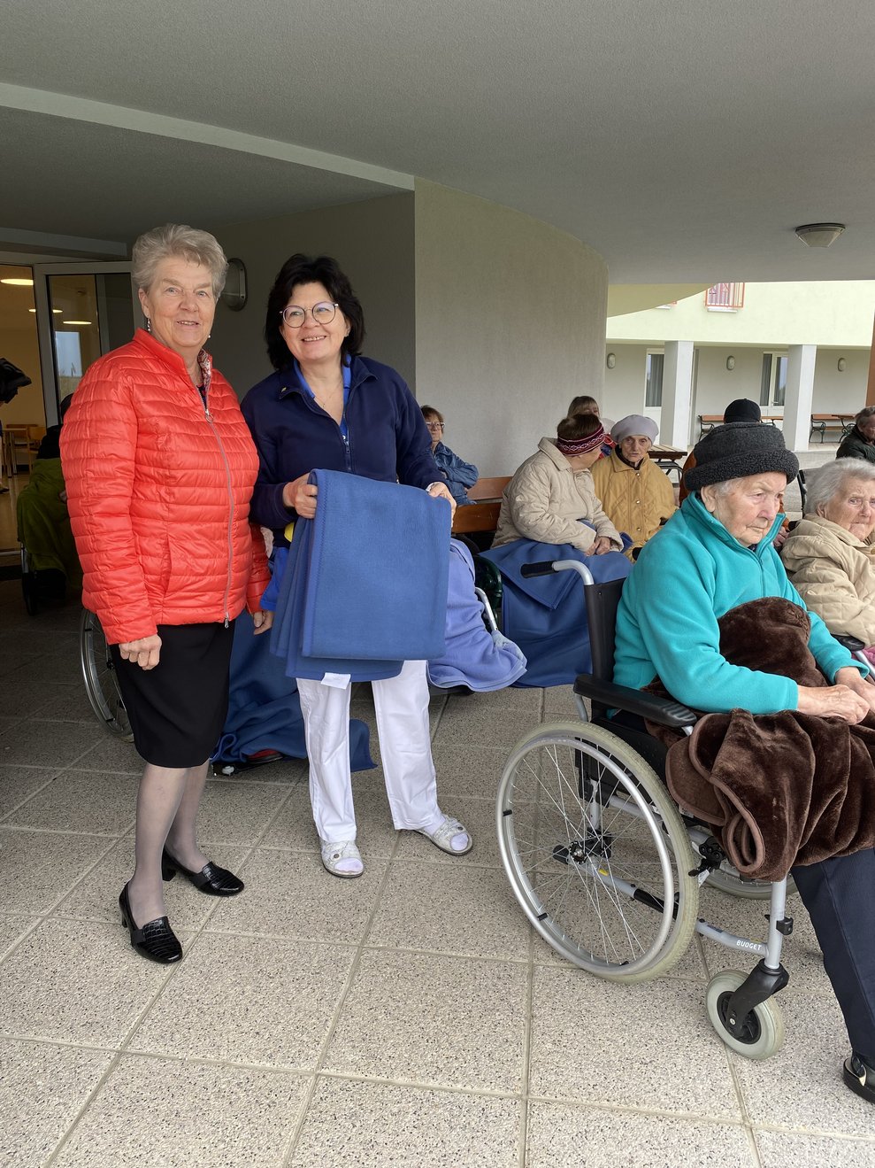 auch eine Freiwillige Mitarbeiterin unterstützt uns