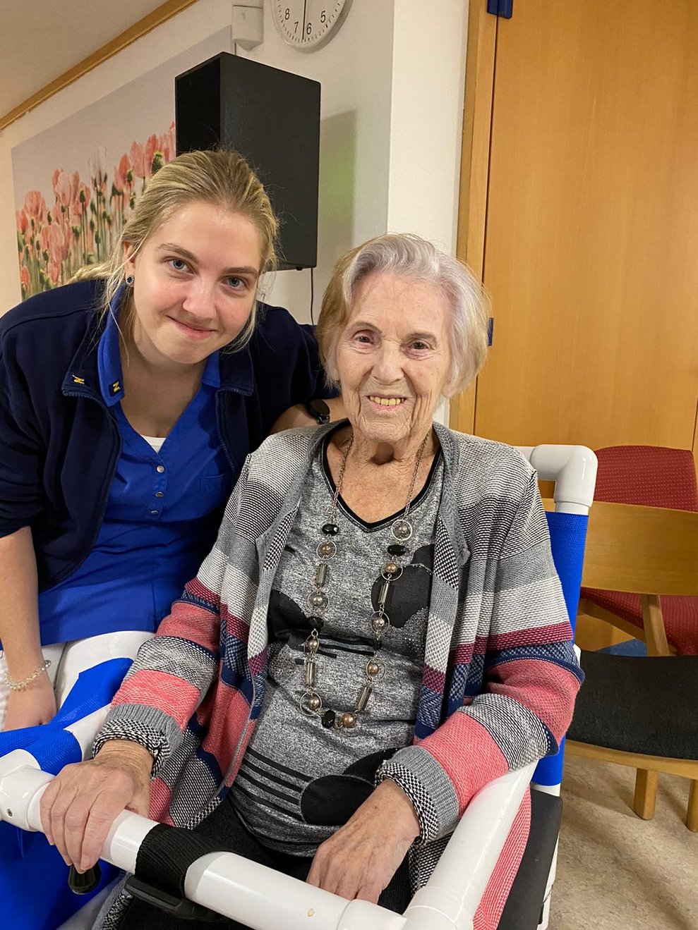 Bewohnerin besucht den Neujahrsempfang