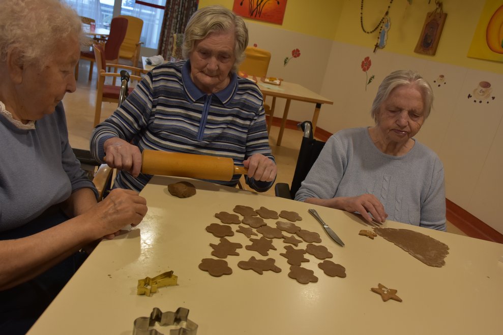 wir rollen selbst den Teig aus