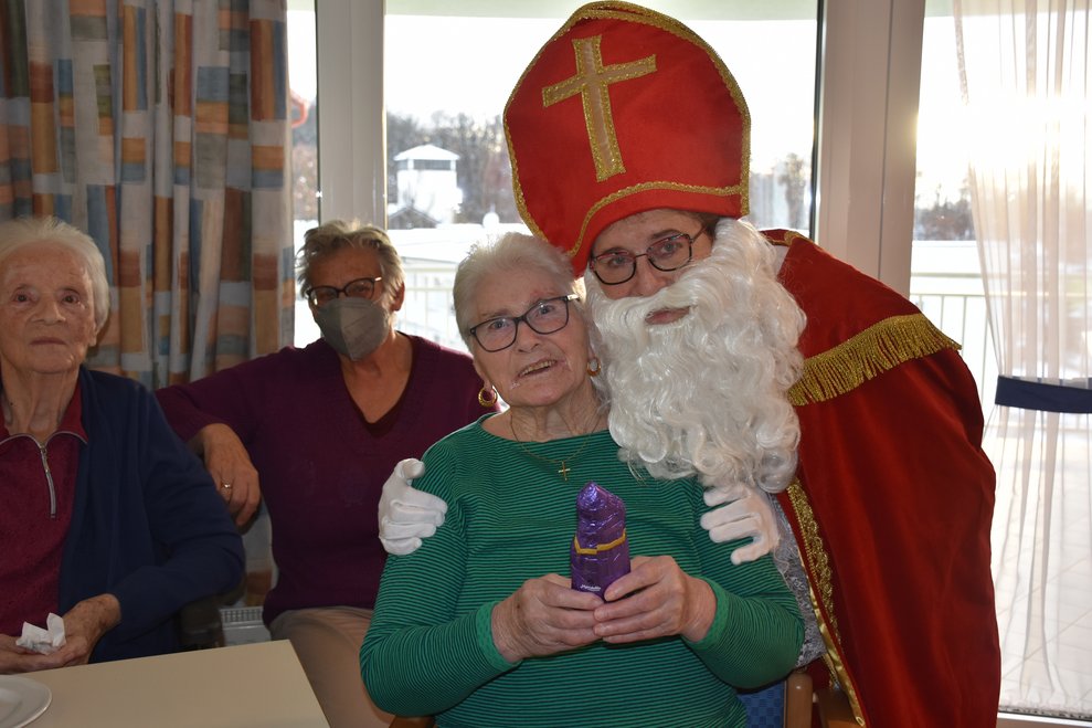 der Nikolaus bringt etwas Süßes mit