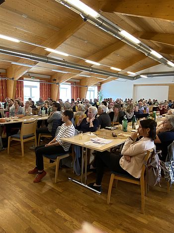 rund 140 Freiwillige Mitarbeiterinnen und Mitarbeiter vom Waldviertel nehmen teil