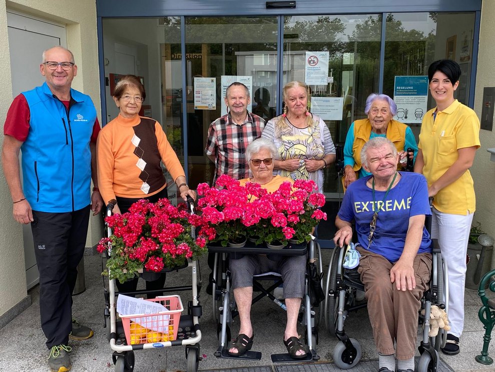 Gärtnerei Hackl spendet viele, viele Blumen für unser Haus