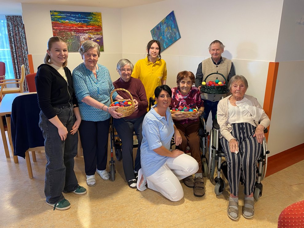 die fleißigen Helfer beim Färben