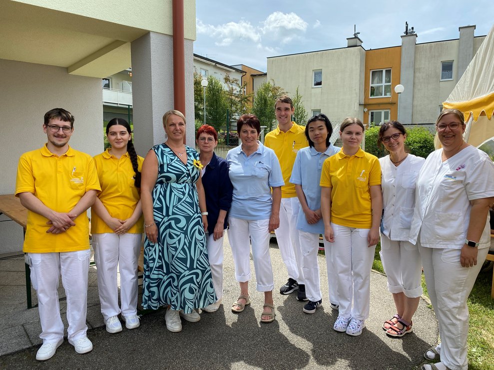 Team Sonnenschein mit Praktikanten