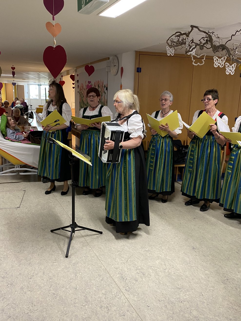 Bäuerinnenchor Bernschlag unter der Leitung von Gertrude Berndl
