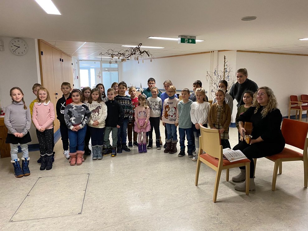 Klasse 2b mit Lehrerin Fr. Stiefelbauer
