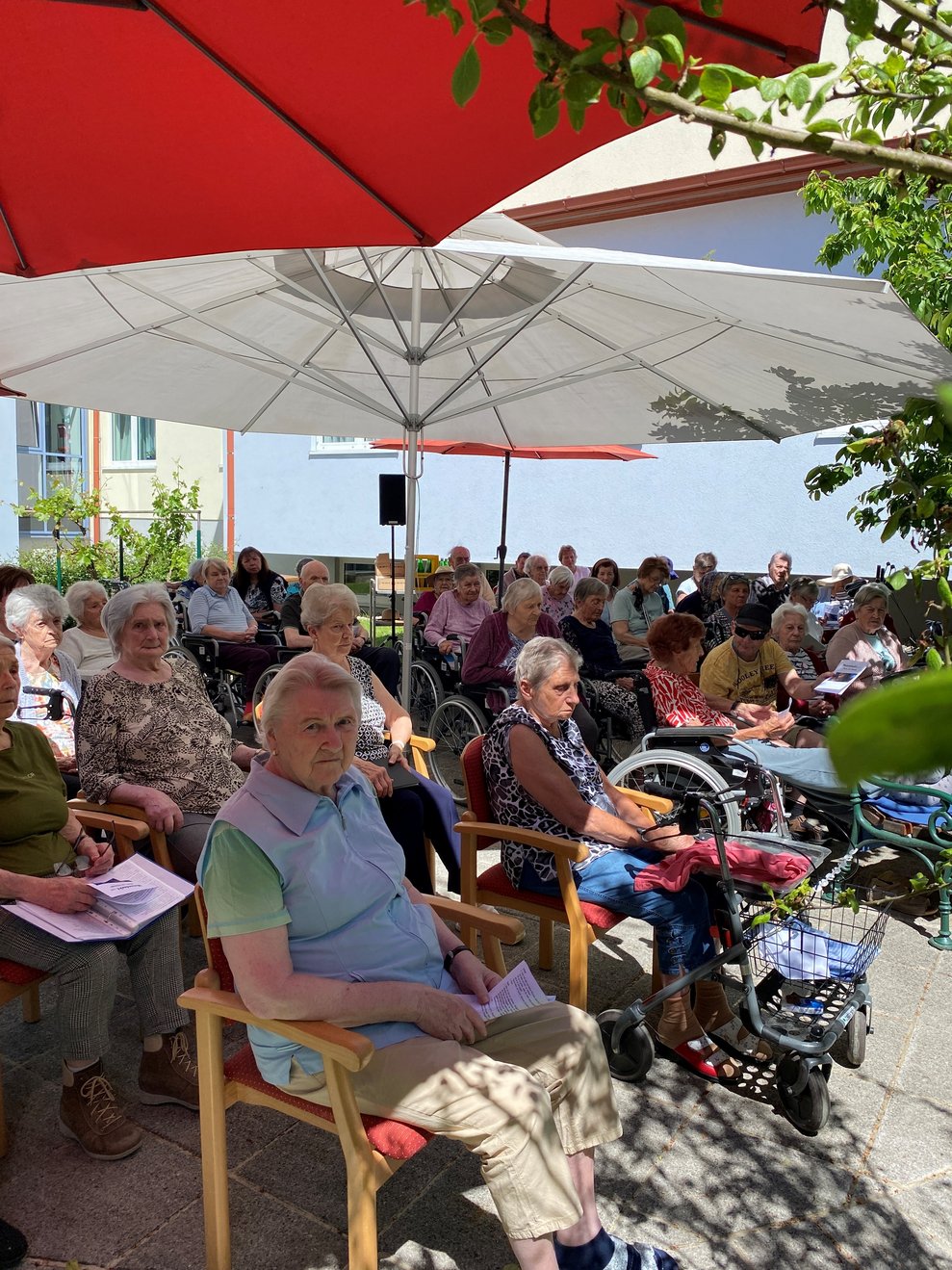 Andacht im Rosengarten
